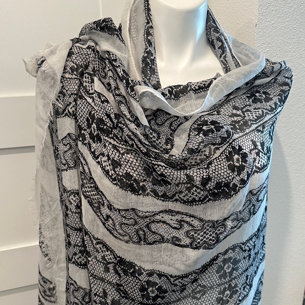 Elegant Black & White Patterned Scarf Size ~45*~75